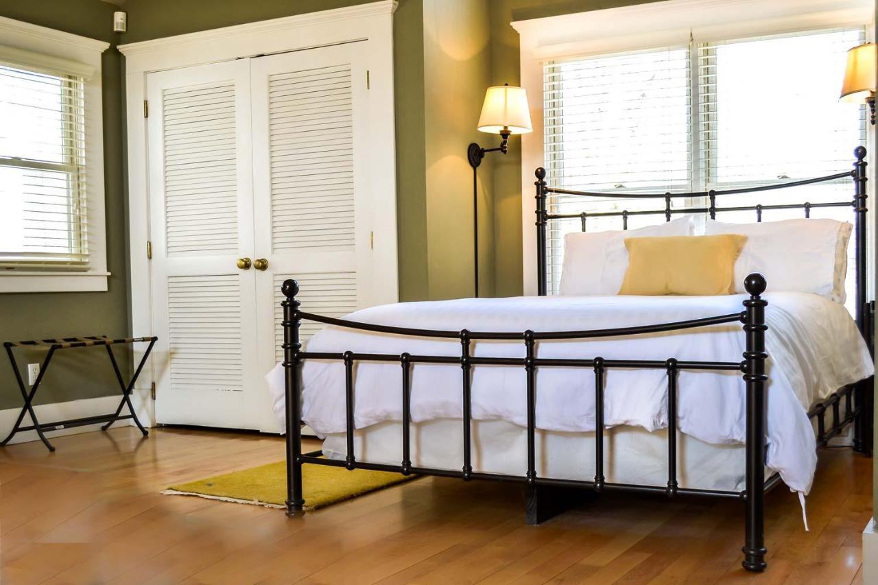 Dickson Street Bed & Breakfast Фейетвилл Экстерьер фото