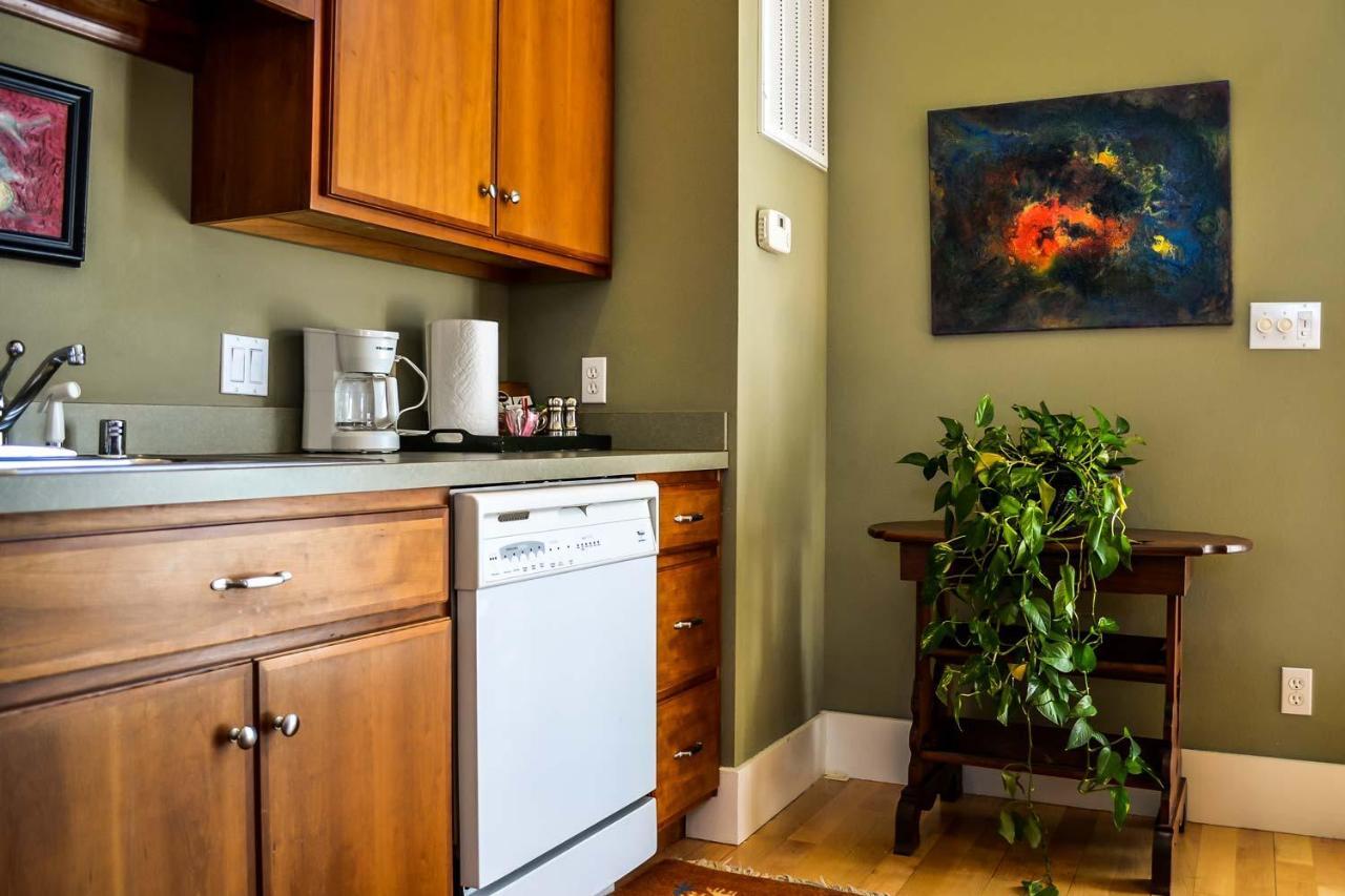 Dickson Street Bed & Breakfast Фейетвилл Экстерьер фото