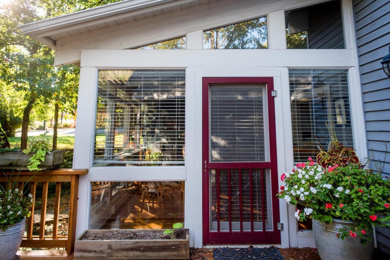 Dickson Street Bed & Breakfast Фейетвилл Экстерьер фото