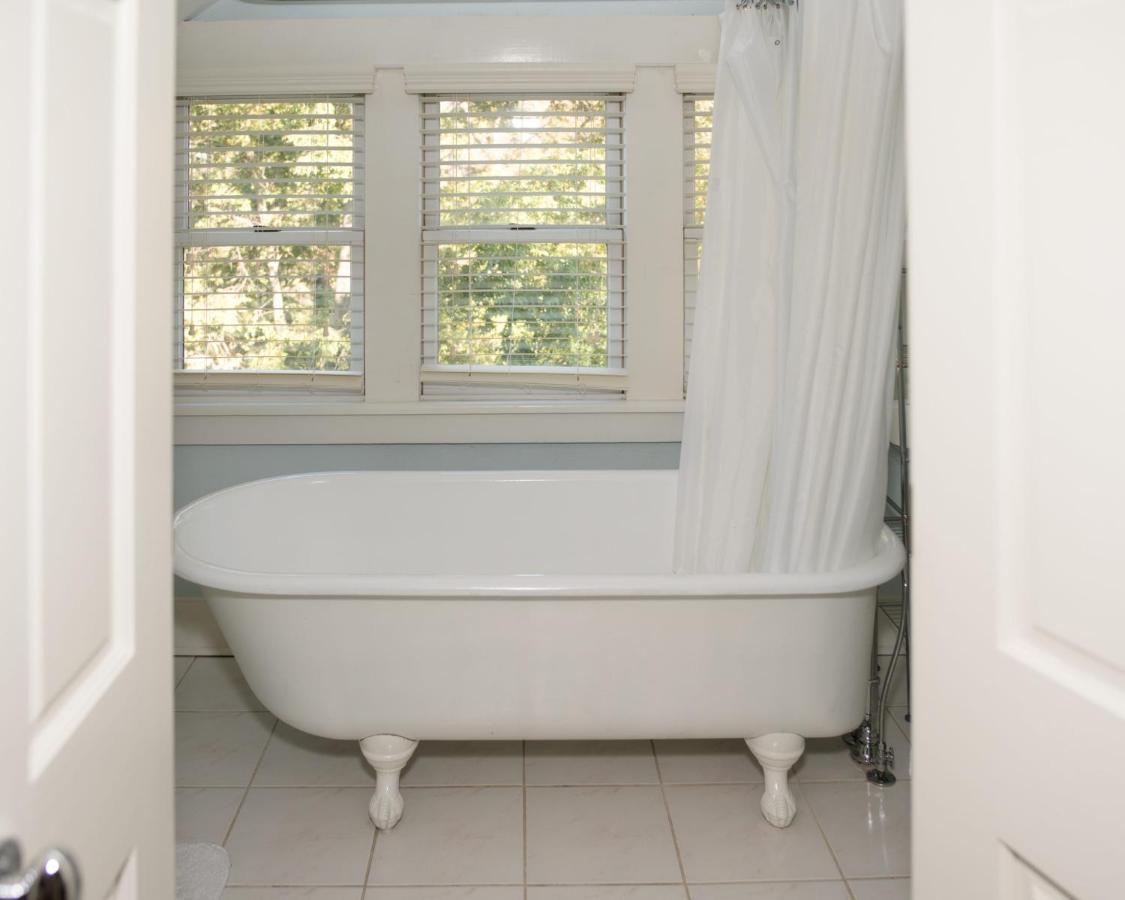 Dickson Street Bed & Breakfast Фейетвилл Экстерьер фото