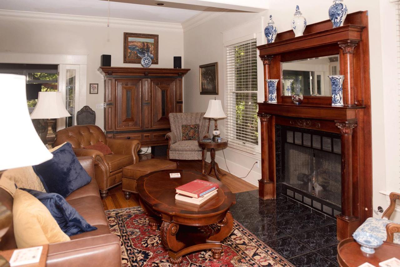 Dickson Street Bed & Breakfast Фейетвилл Экстерьер фото
