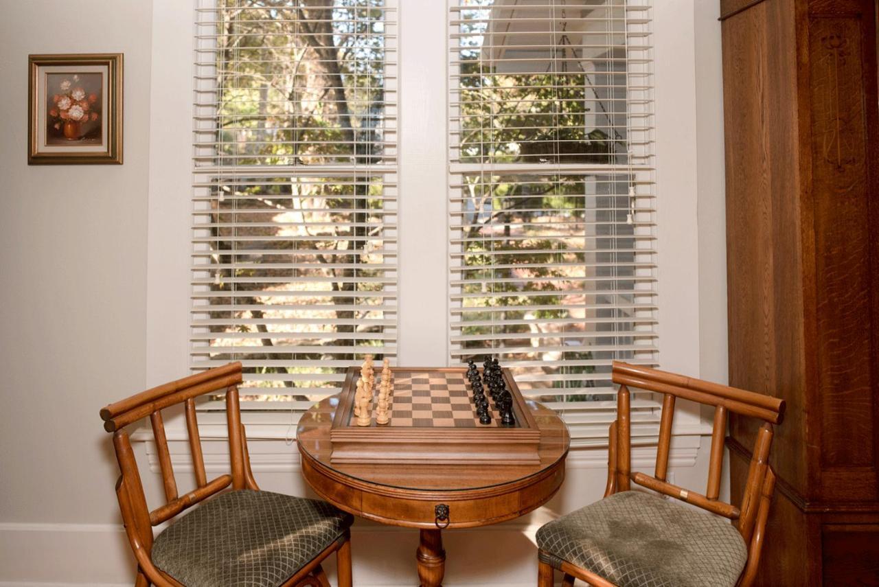 Dickson Street Bed & Breakfast Фейетвилл Экстерьер фото