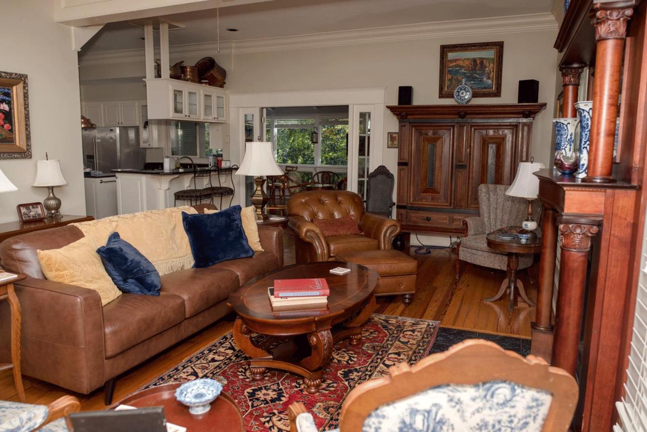 Dickson Street Bed & Breakfast Фейетвилл Экстерьер фото
